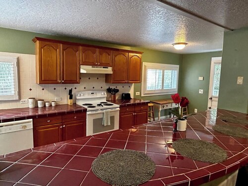 Nash House | Historic Downtown Retreat 3/1
