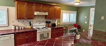 Nash House | Historic Downtown Retreat 3/1