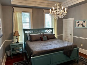 3 habitaciones, escritorio, tabla de planchar con plancha y wifi gratis 