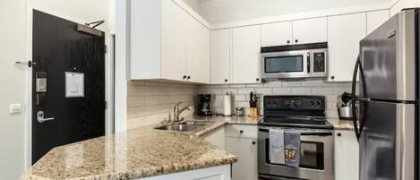 Réfrigérateur, chaise haute