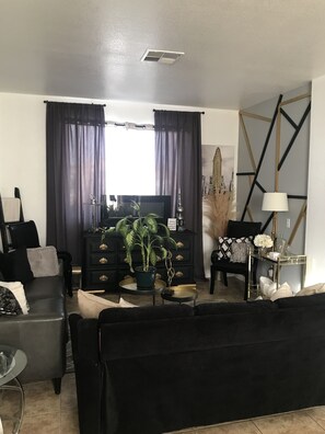 Living area - A hidden gem in the High Desert. (Victorville)