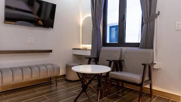 Junior Room | 1 bedroom, pillowtop beds, desk, soundproofing