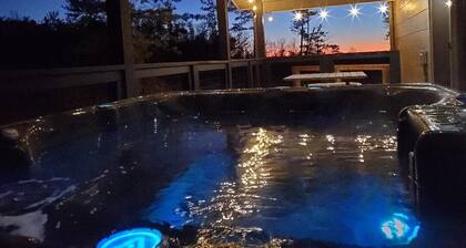 NEW Modern. Mtn Views. Arcade. Hot Tub. Pool Table