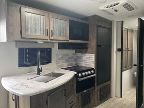 Private kitchen - Quiet Creekside Camp Out (Patterson)