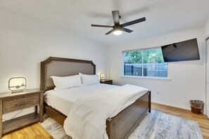 4 bedrooms, desk, iron/ironing board, WiFi