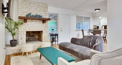 Pool & Gameroom, pet friendly, 10 Minutes from South congress, 20 from Downtown