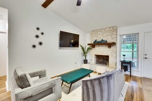 Smart TV, fireplace, ping pong