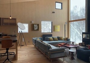 Télévision, livres, chaîne hi-fi