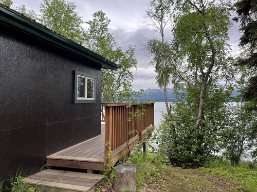 Located close to Tanalian River, amazing views and cozy setting.