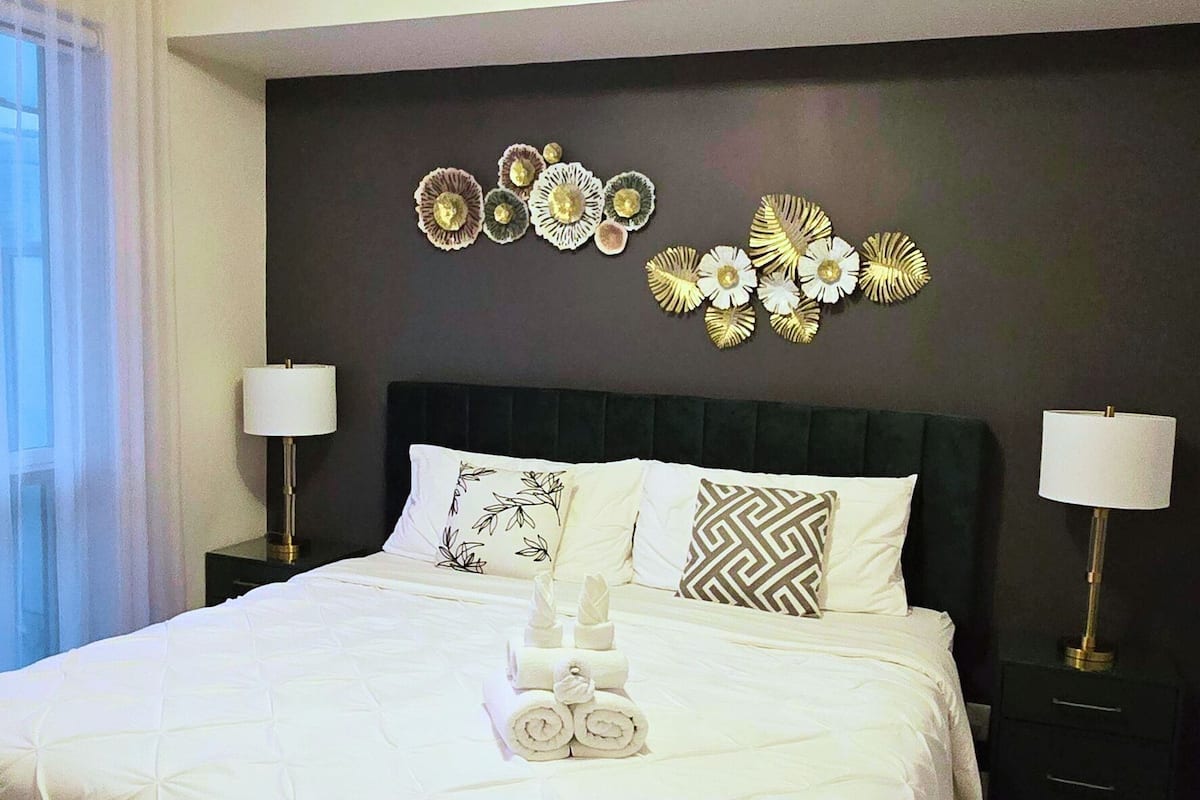 Seprai premium, tirai kedap cahaya, dan setrika/meja setrika