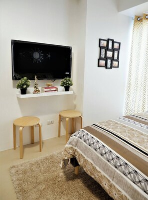 1 bedroom, WiFi, bed sheets - Fully Furnished Cozy Studio in Quezon City (Quezon City)