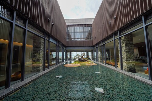 Pine Beach Golf Hotel