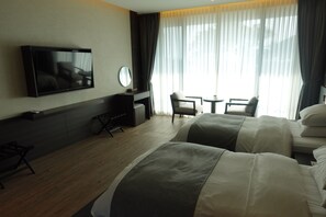 In-room safe, blackout curtains, free WiFi - Pine Beach Golf Hotel (Haenam)