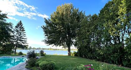 Villa Delrose Waterfront