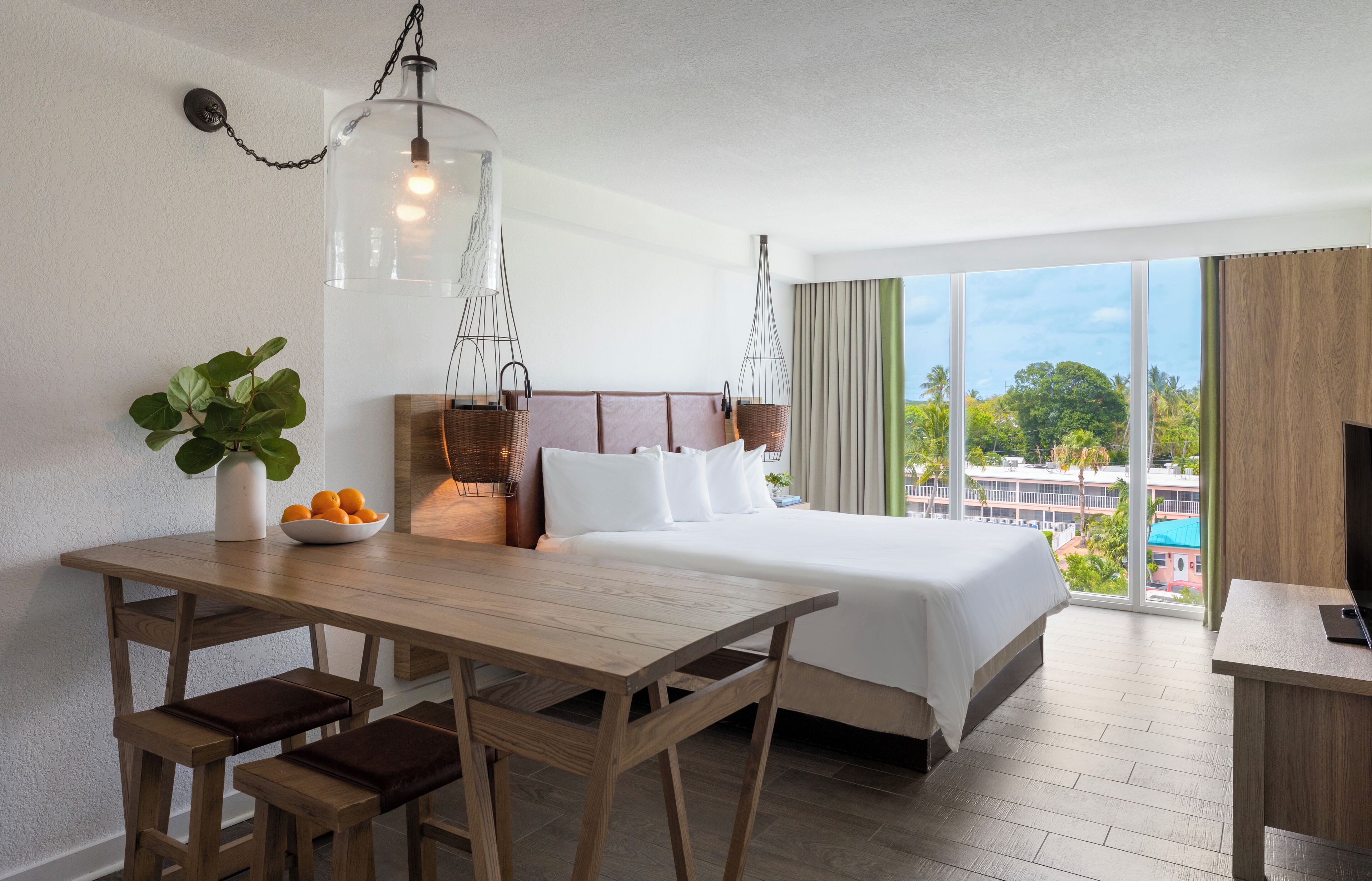 Enjoy a Hassle-Free Stay! Free Parking, Onsite Pool, Near Anne's Beach