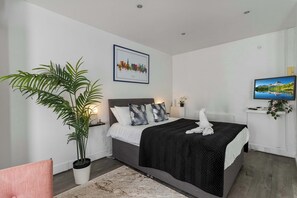 1 Schlafzimmer, Schreibtisch, Bügeleisen/Bügelbrett, WLAN