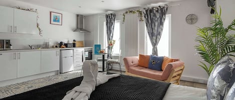 1 bedroom, desk, iron/ironing board, WiFi