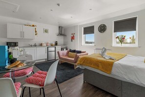 1 bedroom, desk, iron/ironing board, WiFi