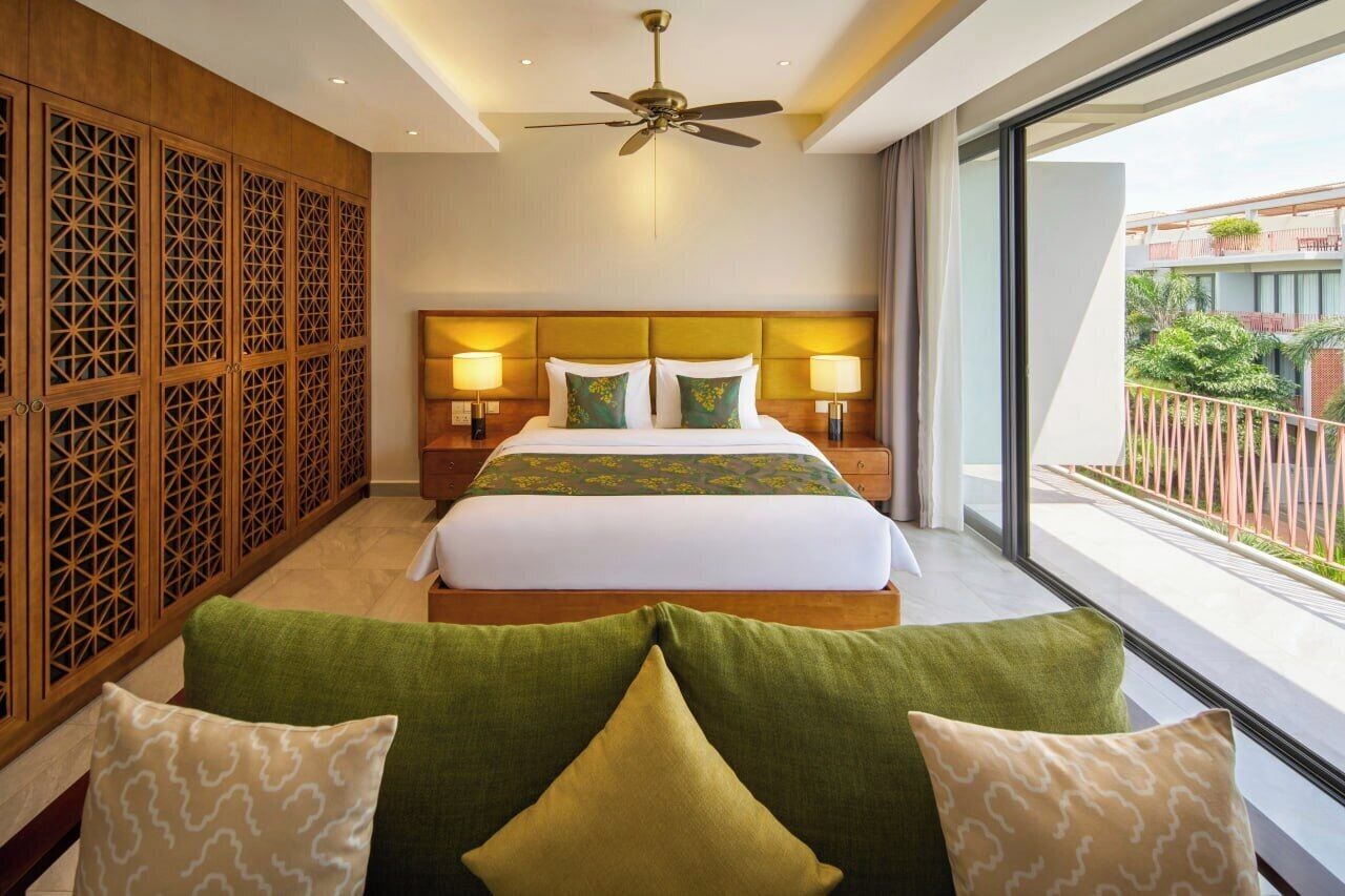 고급 침구, 오리/거위털 이불, 필로우탑 침대, 객실 내 금고