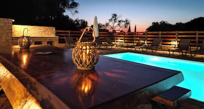 Villa Kostas- NE Corfu w/heated saltwater pool- 5 min walk from the beach.