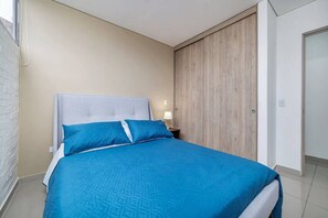 2 bedrooms, desk, iron/ironing board, travel crib