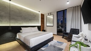 A modern bedroom with a large bed, a desk, and a view of the city. - Olive 404 · Penthouse 2 hab Dúplex-Jacuzzi privado en terraza (Alto Palmas)