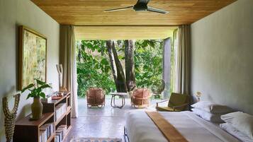 7 chambres, coffres-forts dans les chambres, bureau