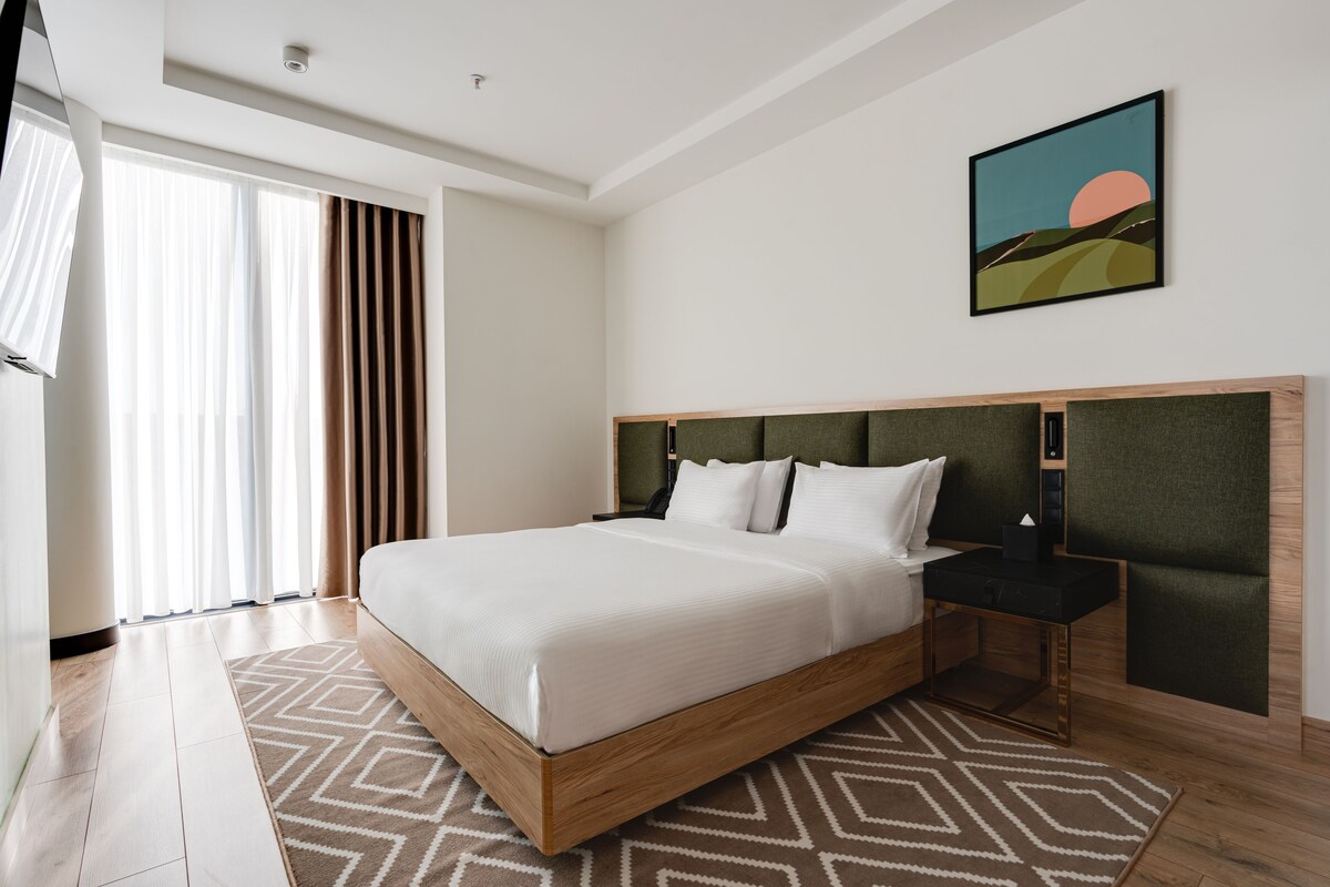 Hypo-allergenic bedding, down duvets, Tempur-Pedic beds, free minibar