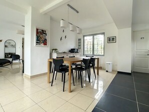 Dining - Charming Villa for 6 with Garden, Terrace, and Close to Beach (Cucq-Stella Plage)