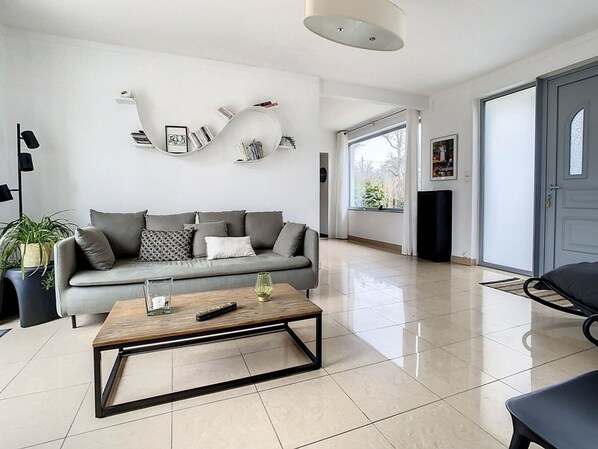 TV - Charming Villa for 6 with Garden, Terrace, and Close to Beach (Cucq-Stella Plage)