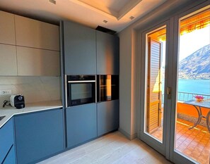 Kühlschrank, Ofen, Herdplatte, Geschirrspüler