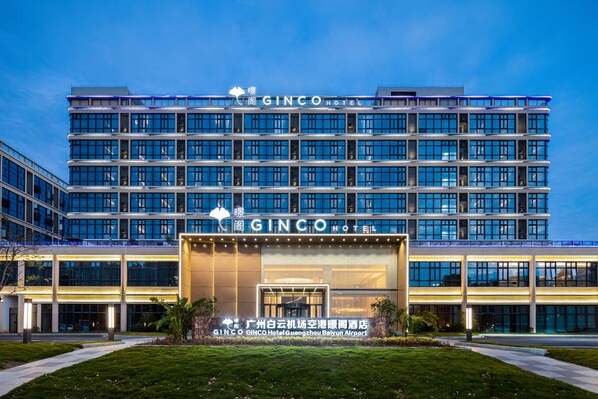 A multi-story hotel with a prominent sign reading "GINCO HOTEL". - GINCO Hotel Guangzhou Baiyun Airport (Guangzhou)