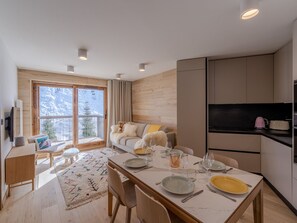TV - Modern 2-room apartment, near slopes, Courchevel (Courchevel 1650)
