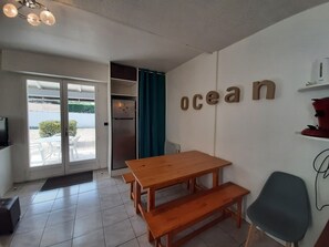 Dining - Charming Villa Near Beaches with Terrace, Parking & Petanque (Capbreton)