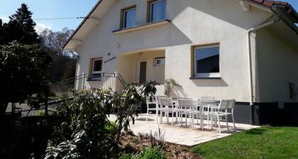 Maison spacieuse avec terrasse, prÚs de Saint-Dié, idéale pour randonnées et proche de l'Alsace