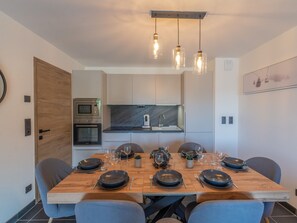 Dining - Spacious apartment near slopes with garage and wifi in Courchevel 1650 (Courchevel 1650)