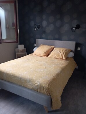 2 chambres, lit de bébé portatif, Wi-Fi, literie fournie