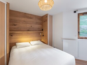 1 bedroom, free WiFi, bed sheets