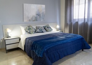 Habitación triple Confort | Minibar, caja fuerte, sistema de insonorización