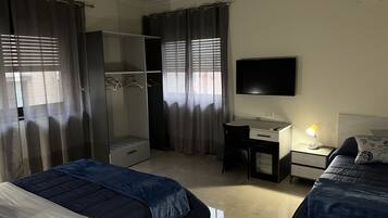 Comfort Triple Room | Minibar, in-room safe, soundproofing, iron/ironing board