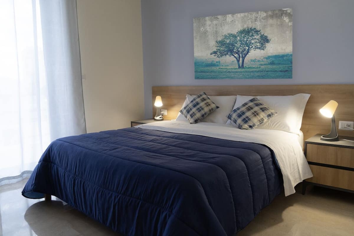Een minibar, een kluis op de kamer, geluiddichte muren