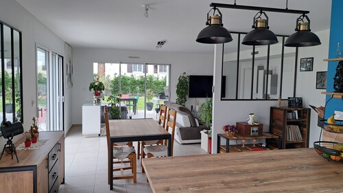 Maison neuve à St Armel dans le golfe du Morbihan et son jacuzzi 6 places