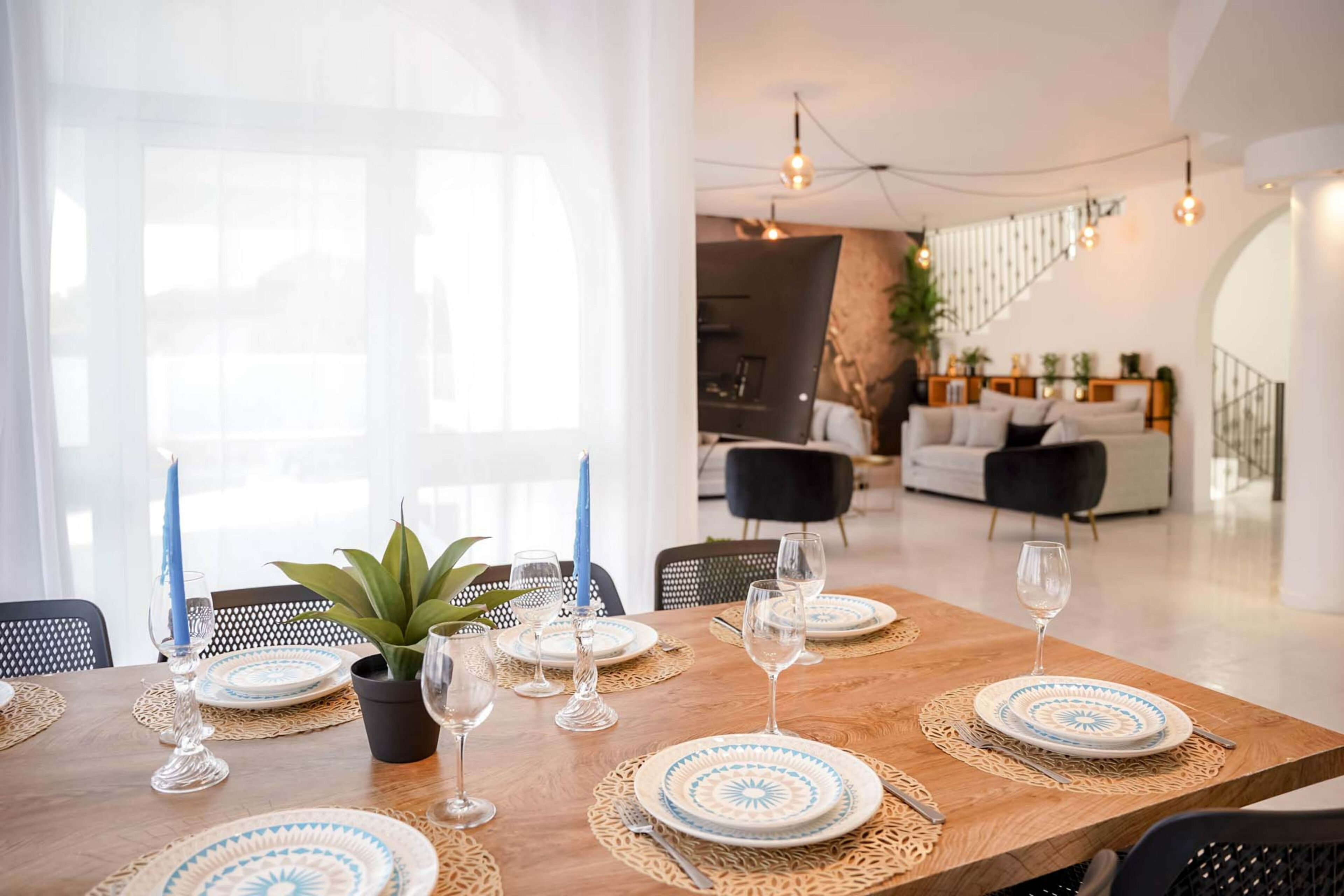 Classic Apartment | Makan dalam bilik