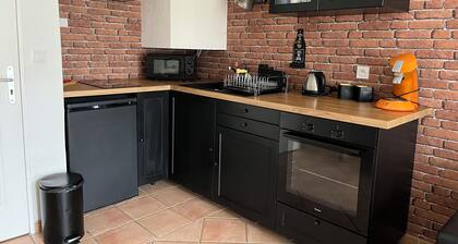 Charming, quiet duplex cottage with terrace/garden