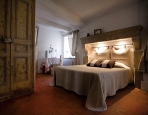 11 bedrooms, WiFi, bed sheets - Castle 31 persons (Noyers)