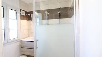 Douche, sèche-cheveux, papier toilette