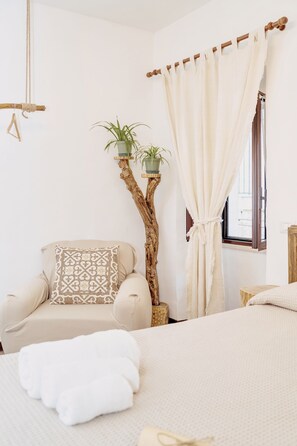 2 habitaciones, escritorio, tabla de planchar con plancha y wifi gratis 