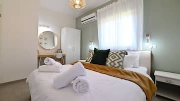4 bedrooms, in-room safe, desk, iron/ironing board