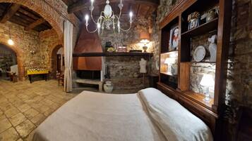 1 bedroom, in-room safe, desk, iron/ironing board