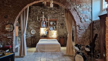 1 Schlafzimmer, Zimmersafe, Schreibtisch, Bügeleisen/Bügelbrett